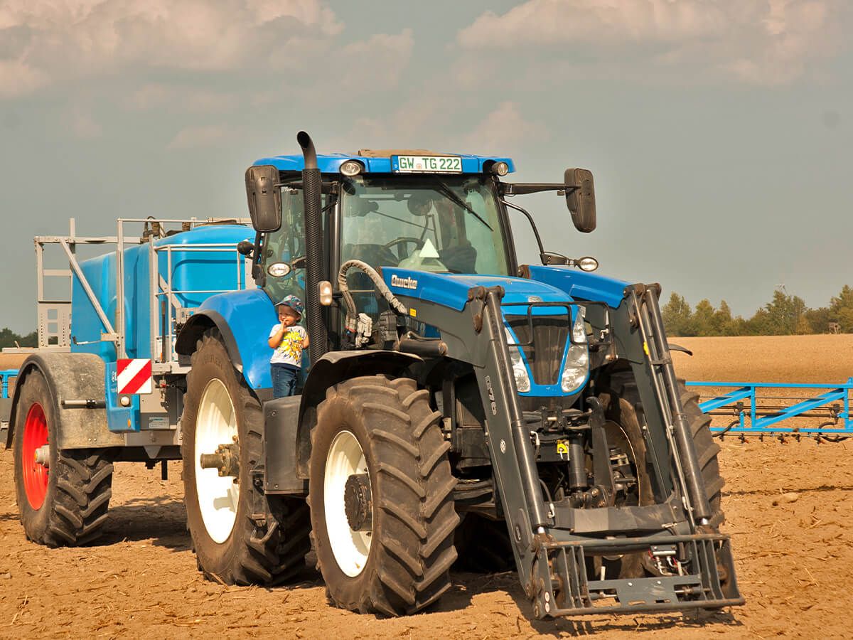 Traktorfahren auf dem Ferienhof_c80_scale_1335_1000.jpg